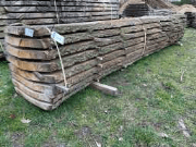 Gezaagde stammen, planken, balkhout en haardhout