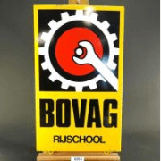 Reclameborden (o.a. emaille), vintage oliekannen, ander (vintage)reclamemateriaal e.d. uit een nalatenschap. OOZZOO Wageningen.