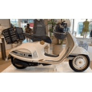 Veiling van een VESPA 946 CHRISTIAN DIOR scooter (Uniek in Benelux!) te Apeldoorn