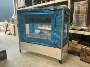 Online-Versteigerung Apotheekinventaris, voorraden bruidsmodezaak, kantoorinrichting en partijhandel