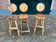 Online veiling Boomstamtafels, Banken en houten woonaccessoires