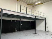 Vente aux enchères en ligne Entresolvloer, Palletstellingen, Verpakkingsmachines, Kartonnen dozen, Tuinverlichting en overige faillissementsgoederen
