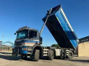 Vente aux enchères en ligne Grondverzetmachines, screens, brekers, vrachtwagens Dollegoor Almelo