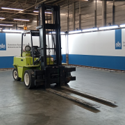 Online auction Heftruck Clark C500 en oplegger