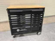 Online veiling Heftrucks , reinigingsmachines, en gereedschappen.