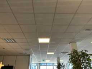 Vente aux enchères en ligne Kantoorinrichting en IT apparatuur wegens verhuizing