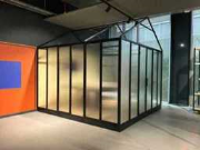 Online auction Kantoorinventaris en showroom opstellingen van fonQ