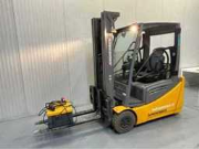 Vente aux enchères en ligne Magazijnopruiming heftrucks, quads, grasmaaiers, gereedschappen