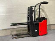 Online-Versteigerung Magazijnverkoop interne transportmachines, quads, gereedschappen en diversen