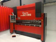Vente aux enchères en ligne Metaalbewerkingsmachines, bouwmachines, heftrucks en toebehoren.