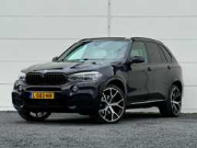 Online auction Personenauto’s, bitzer installaties, veegmachine, laadramp, containers, hout, composiet goederen, LED verlichting