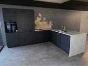 Vente aux enchères en ligne (Showroom)keukens, keukenapparatuur, binnendeuren en meubilair