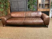 Vente aux enchères en ligne Showroommeubilair, banken, fauteuils, kasten en eetkamertafels