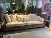 Online veiling Showroommeubilair, new vintage meubilair en eetkamerstoelen