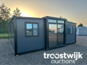 Vente aux enchères en ligne Tiny houses, opslagtenten, sanitair units, toegangspoorten en gereedschappen