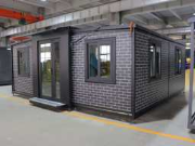 Vente aux enchères en ligne Tinyhouse, containers, opslagtenten, cross voertuigen en gereedschappen