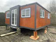 Vente aux enchères en ligne Tinyhouses, containers, opslagtenten, werkbanken en hekwerk
