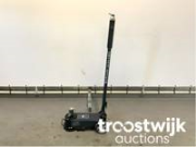 Vente aux enchères en ligne Vorkheftrucks, hoogwerkers, auto’s, gereedschappen en generatoren