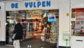 Opnieuw stopt een bekende Haagse winkel: Boekhandel De Vulpen failliet